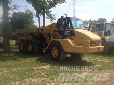 CAT 725 Kĺbové nákladné autá