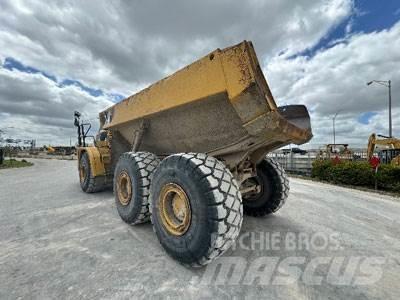 CAT 740 Kĺbové nákladné autá
