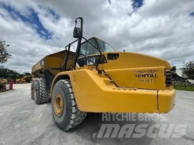 CAT 740 Kĺbové nákladné autá
