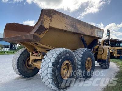 CAT 740B Kĺbové nákladné autá