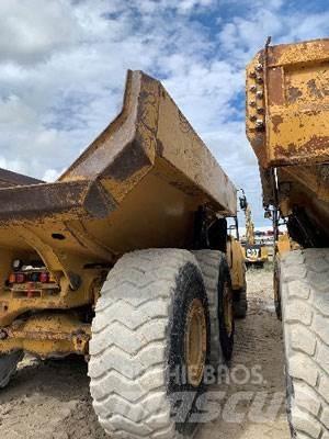 CAT 740B Kĺbové nákladné autá