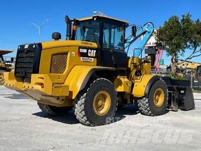 CAT 938M Kolesové nakladače