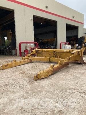 CAT D8T Angle Blade Ďalšie komponenty