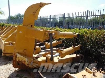 CAT D8T Ripper, S/S Ďalšie komponenty