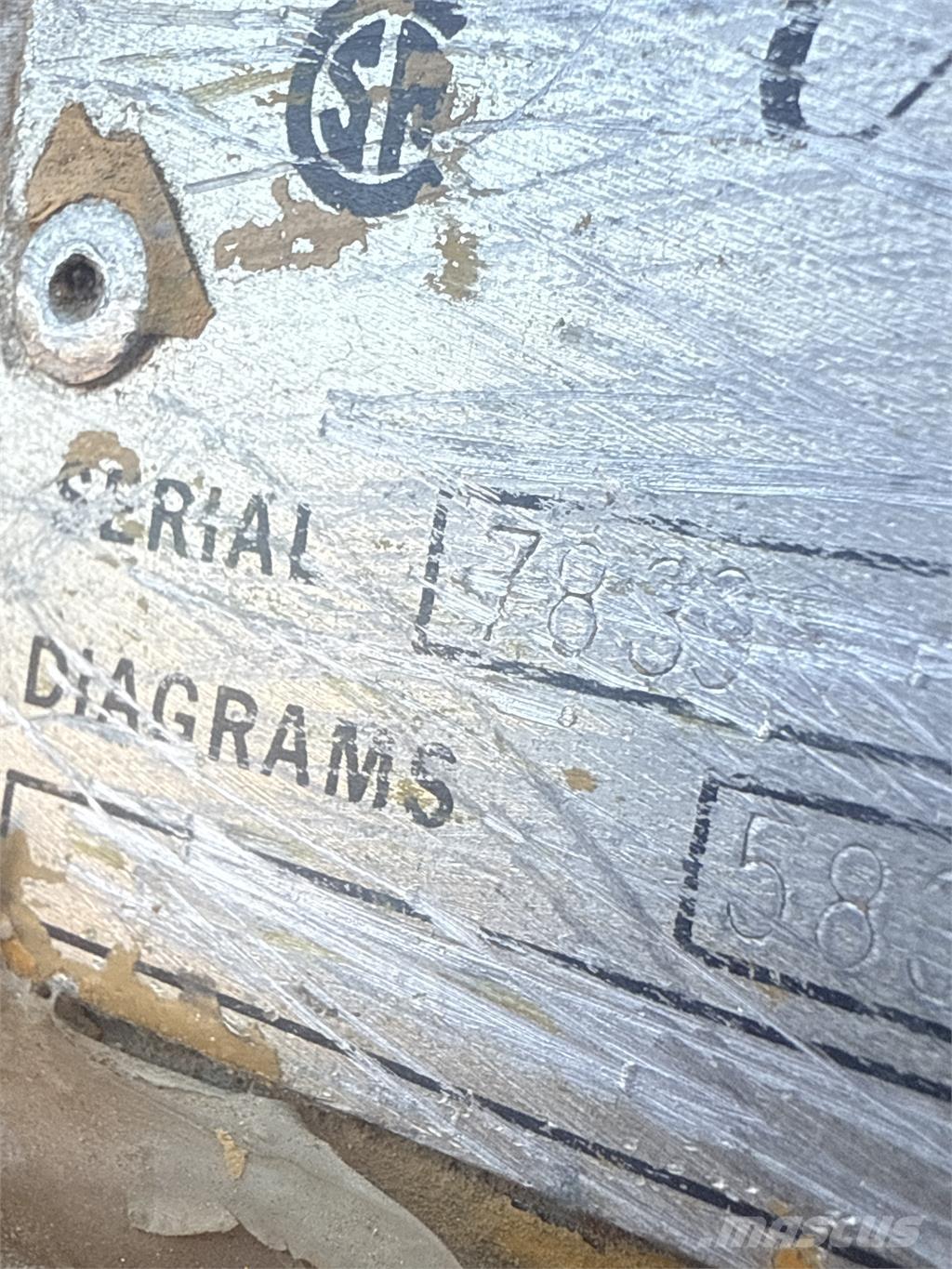 CAT D353E Stavebníctvo - ostatné