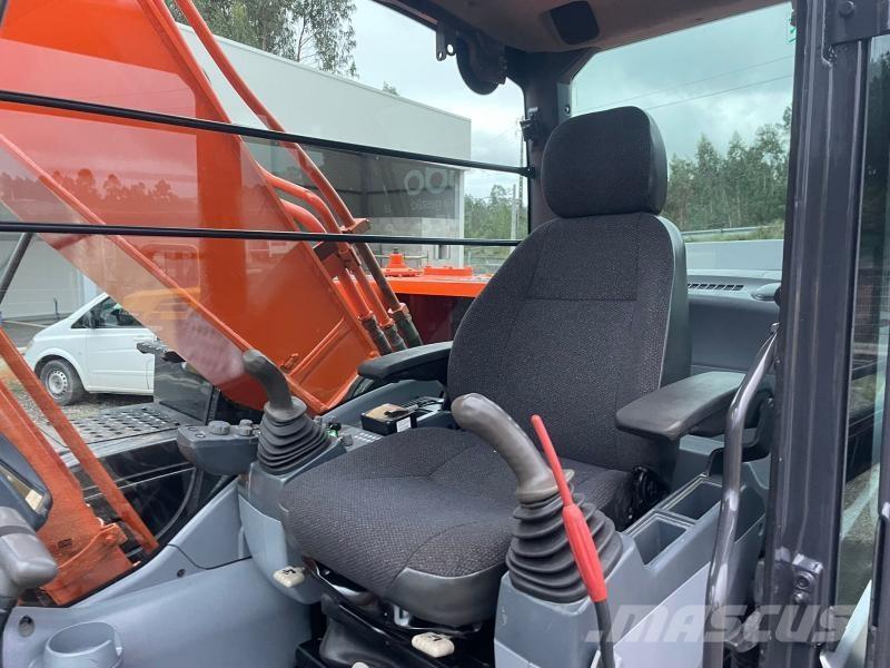 Hitachi ZX210 Pásové rýpadlá