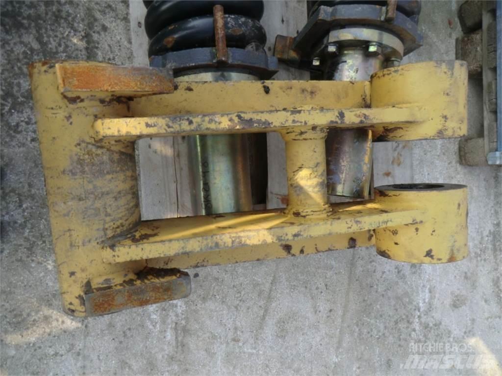CAT 231D Podvozky a zavesenie kolies