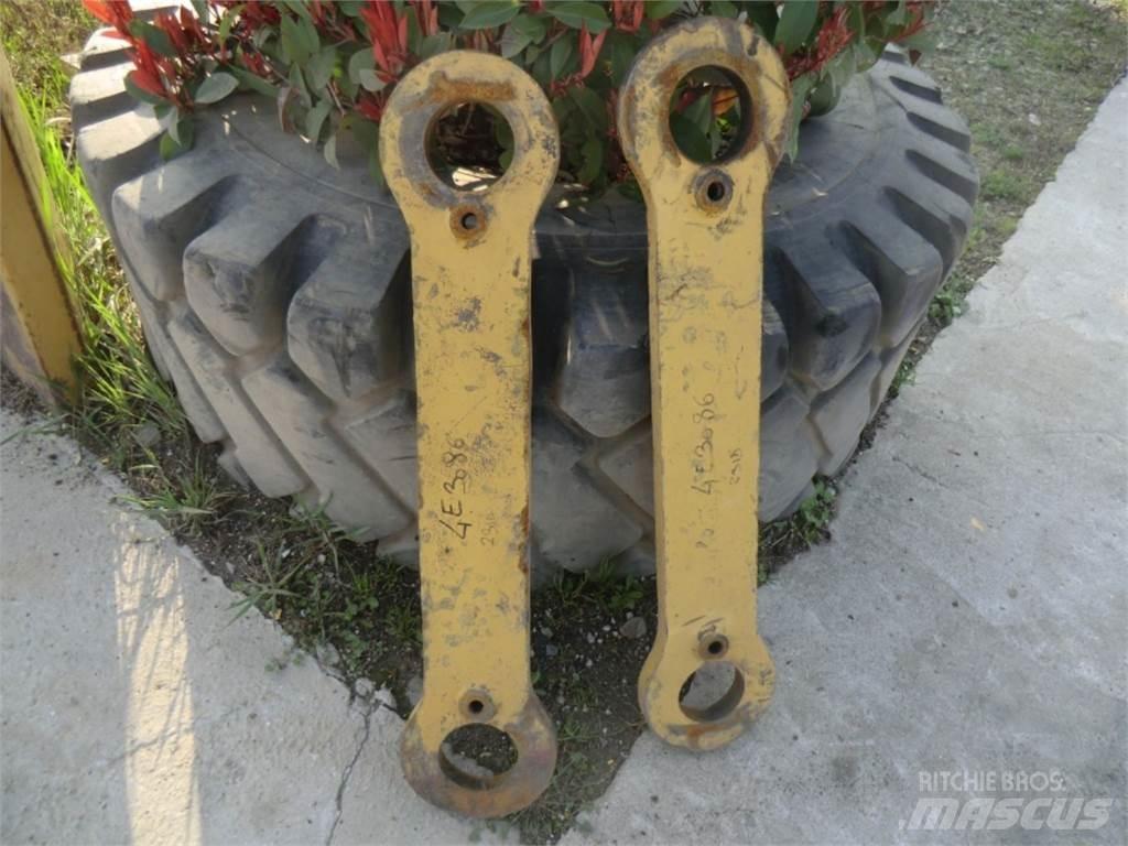 CAT 231D Podvozky a zavesenie kolies