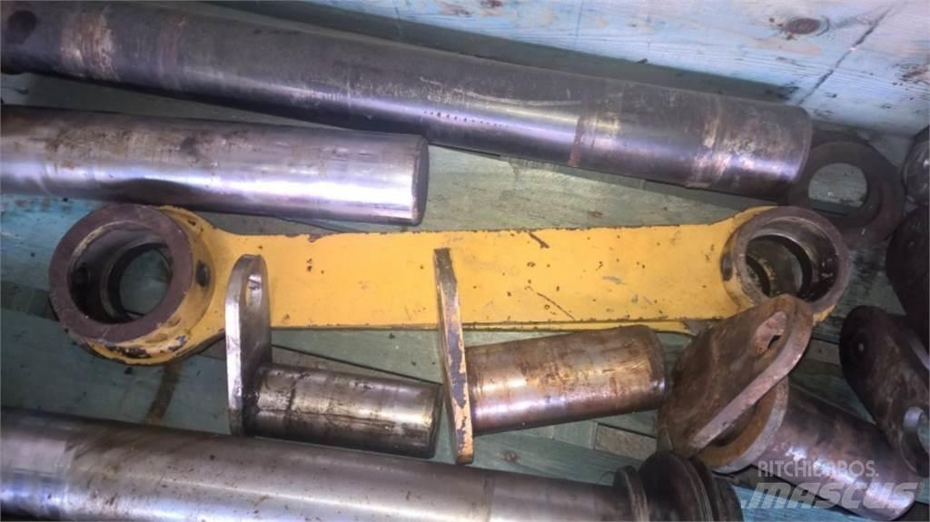 CAT 312D Podvozky a zavesenie kolies