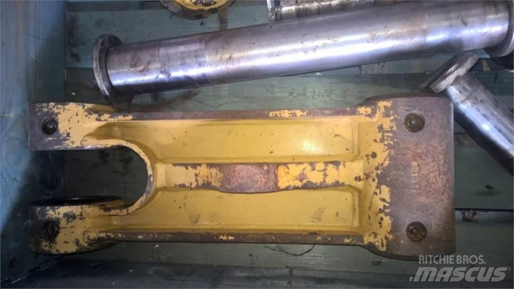 CAT 312D Podvozky a zavesenie kolies
