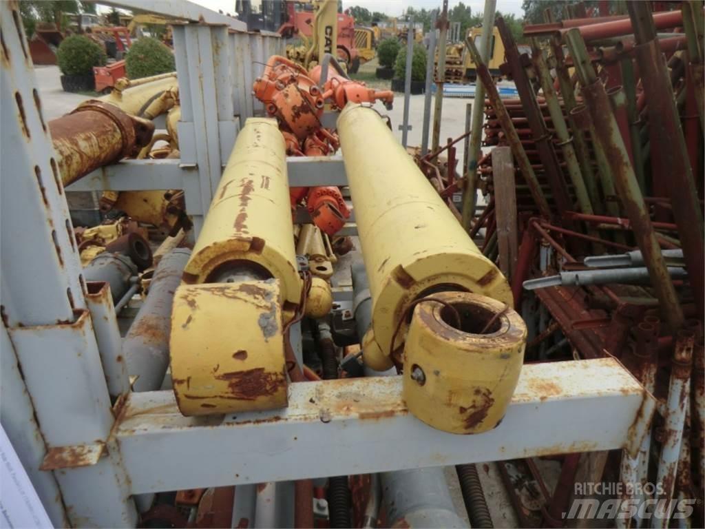 CAT 438C Stavebníctvo - ostatné