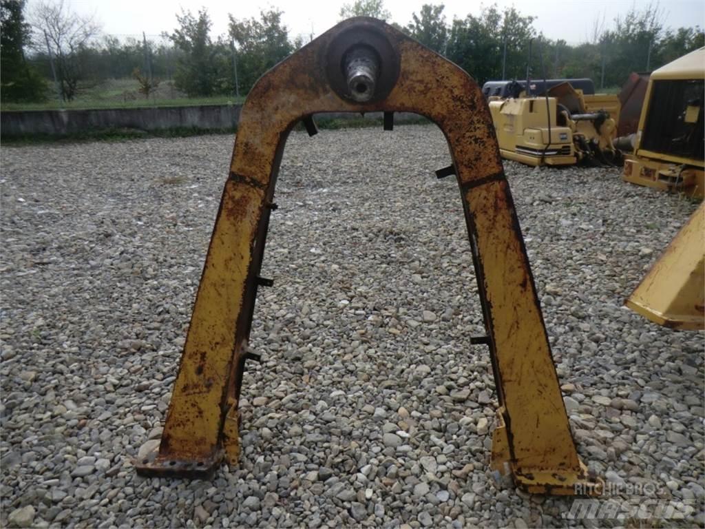 CAT 735 Podvozky a zavesenie kolies