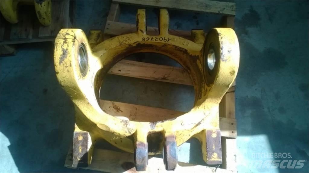 CAT 735 Podvozky a zavesenie kolies