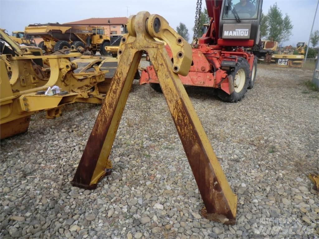 CAT 735 Podvozky a zavesenie kolies
