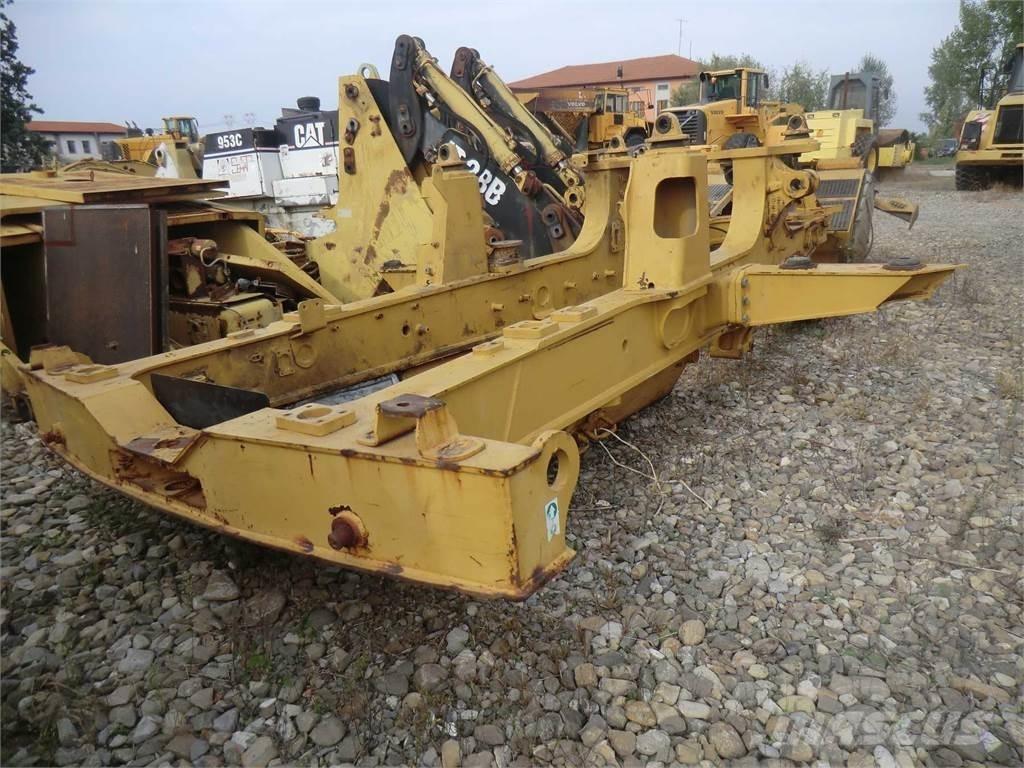 CAT 735 Podvozky a zavesenie kolies