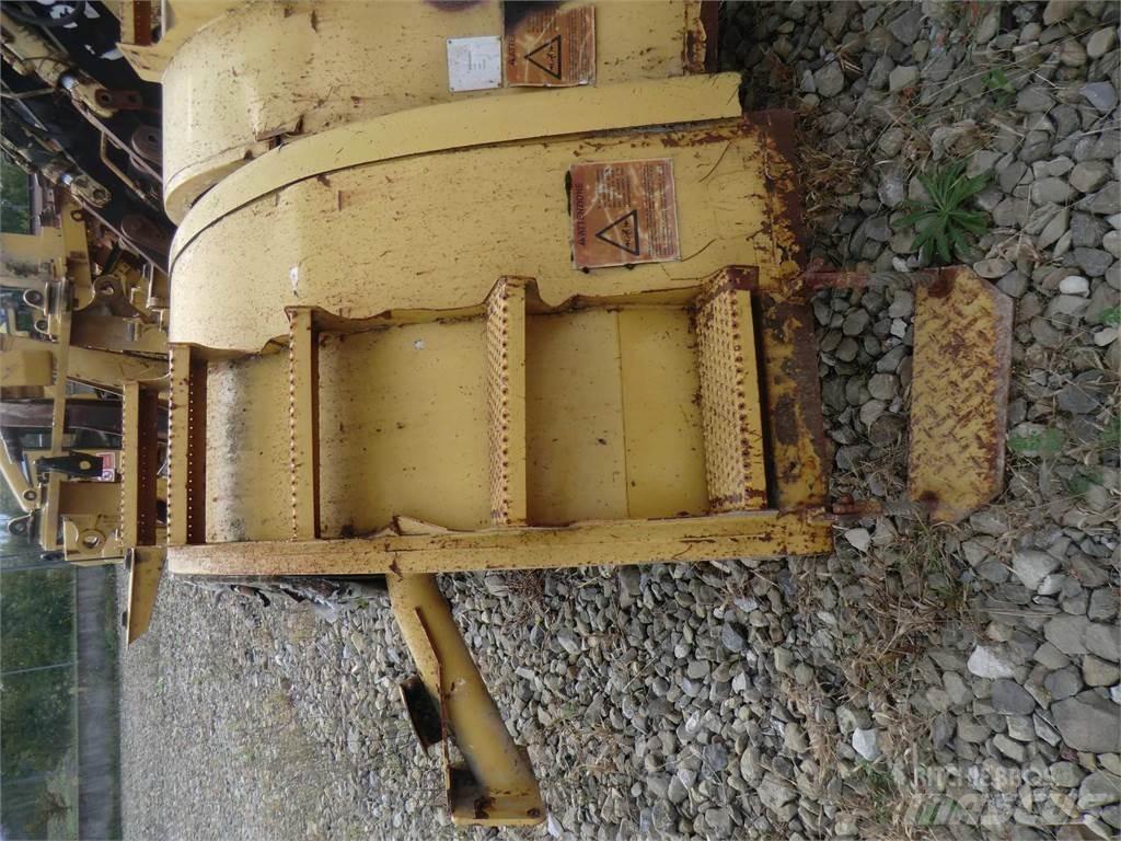 CAT 735 Podvozky a zavesenie kolies