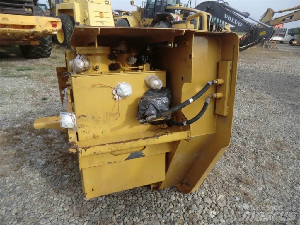 CAT 735 Podvozky a zavesenie kolies
