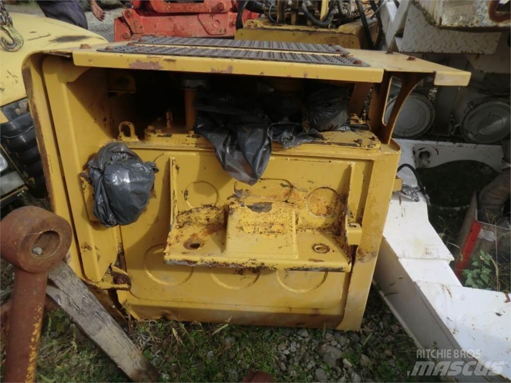 CAT 735 Podvozky a zavesenie kolies