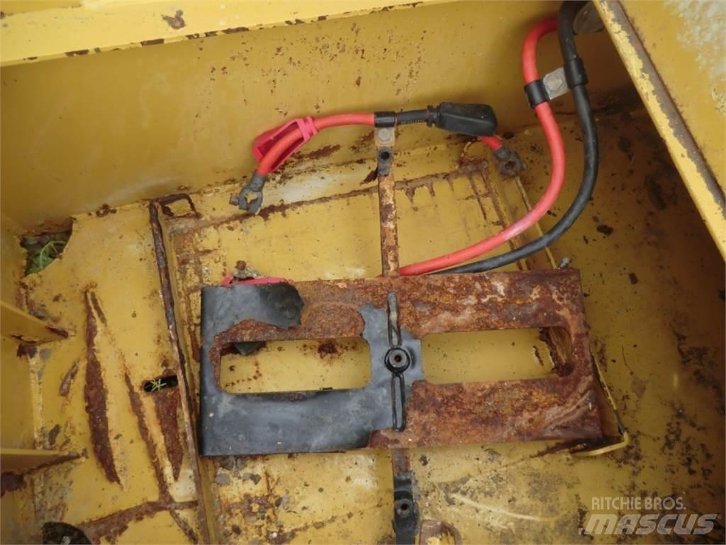 CAT 735 Podvozky a zavesenie kolies