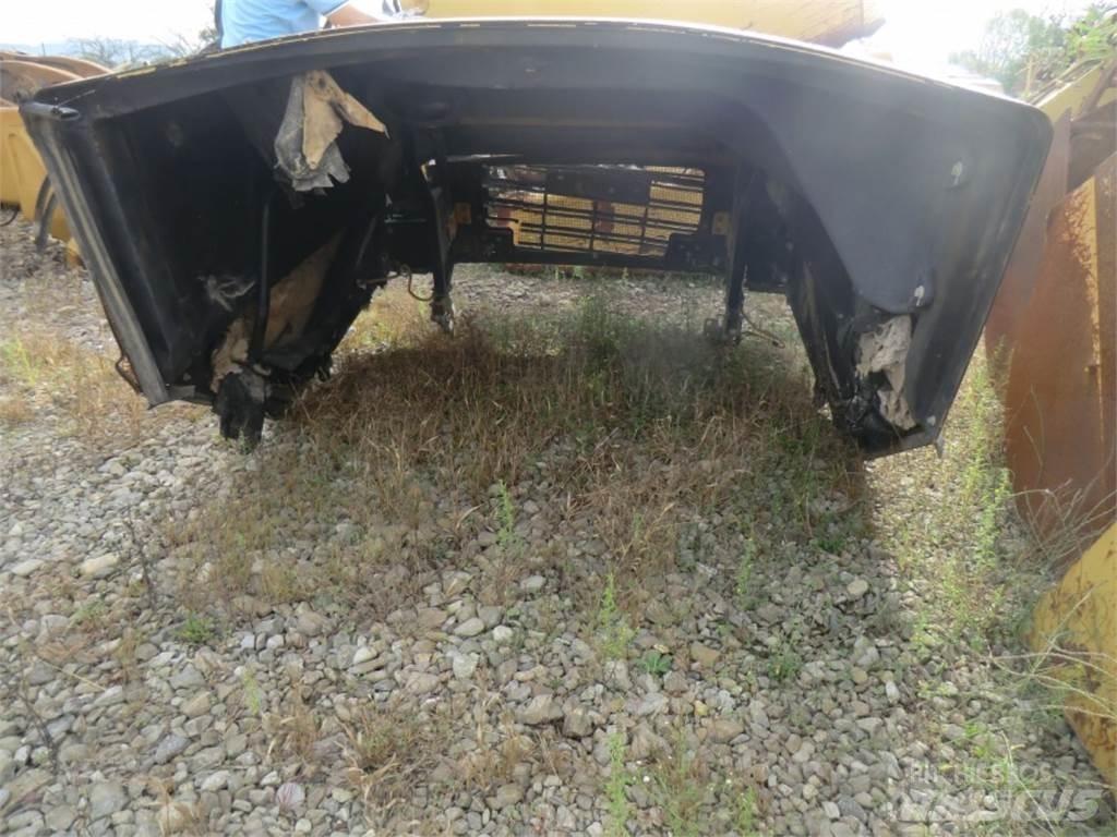 CAT 735 Podvozky a zavesenie kolies
