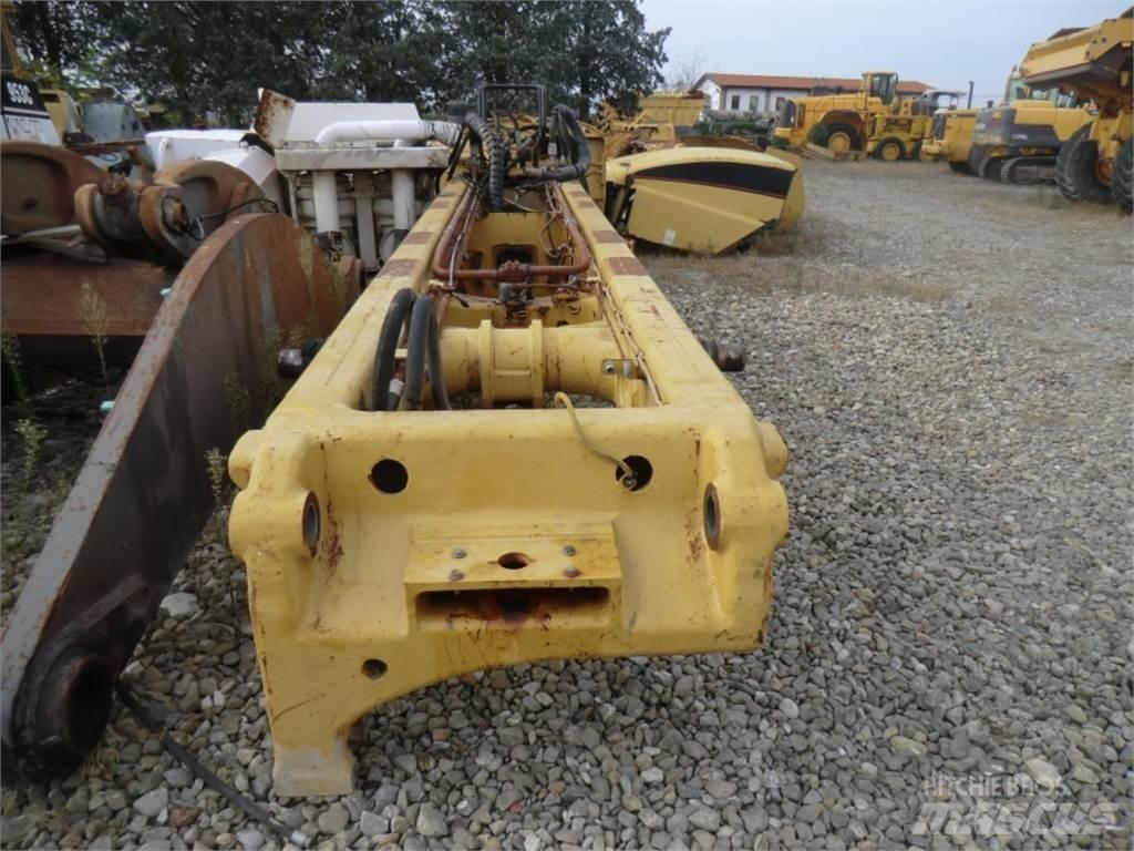 CAT 735 Podvozky a zavesenie kolies