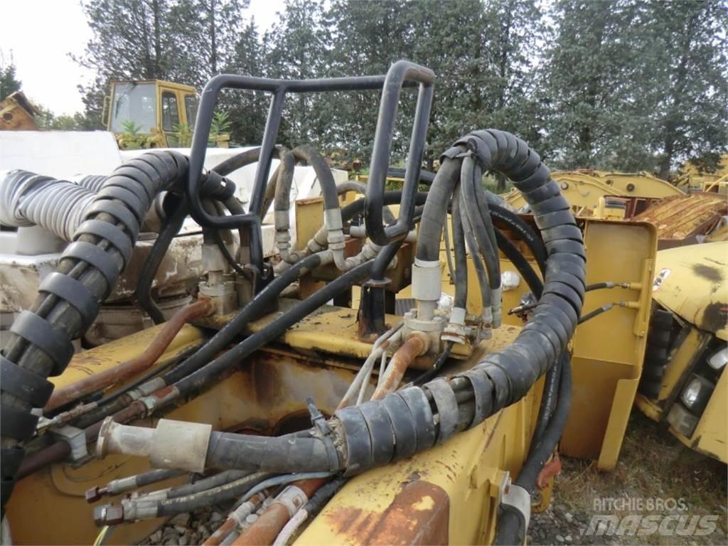 CAT 735 Podvozky a zavesenie kolies