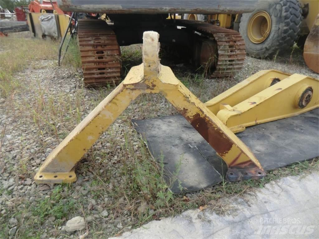 CAT 735 Podvozky a zavesenie kolies