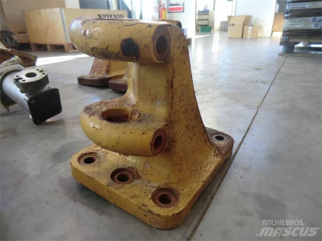 CAT 735 Podvozky a zavesenie kolies