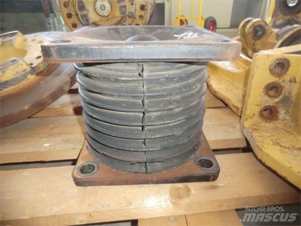 CAT 735 Podvozky a zavesenie kolies