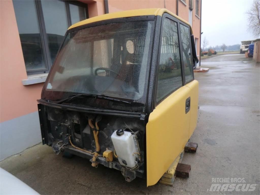 CAT 735 Podvozky a zavesenie kolies
