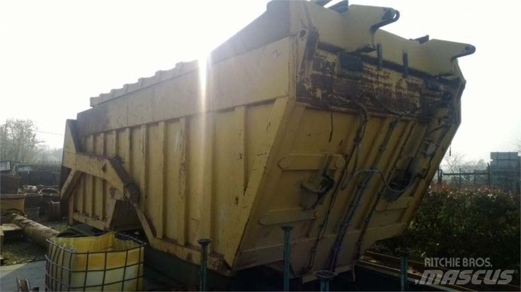 CAT 735 Podvozky a zavesenie kolies