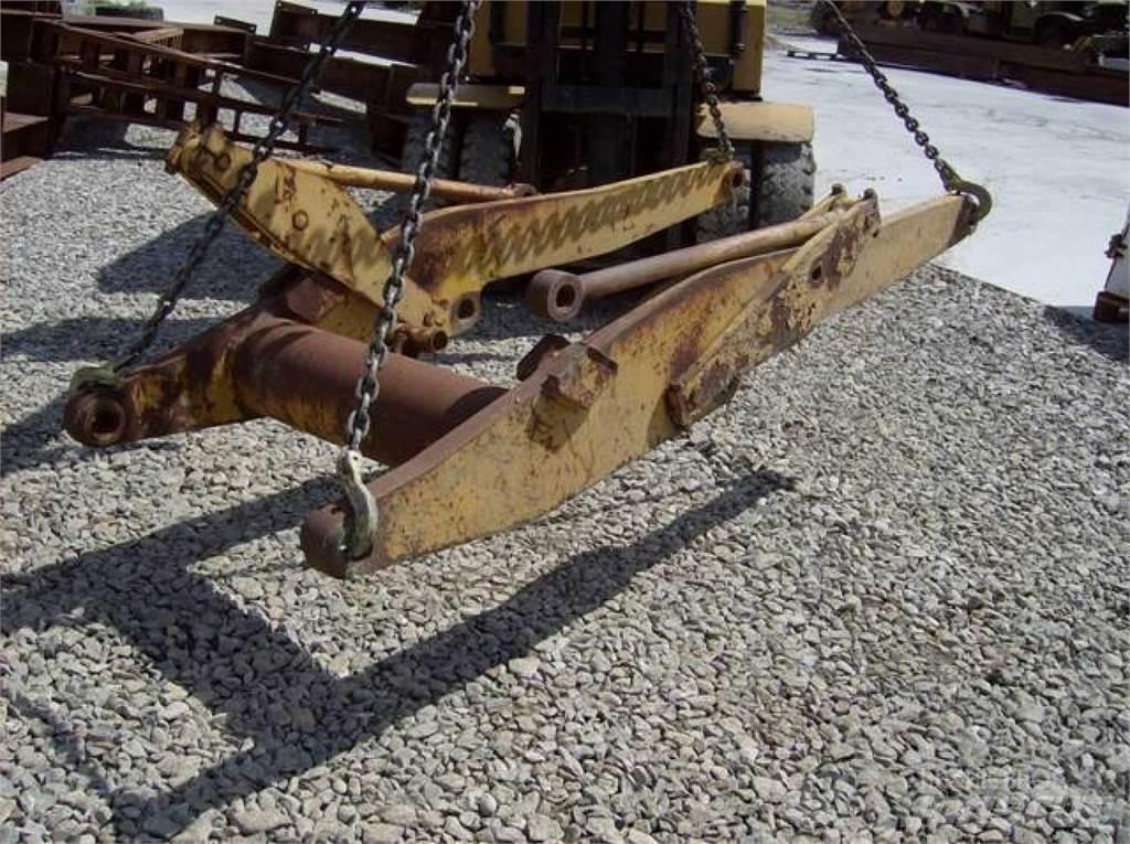 CAT 910 Podvozky a zavesenie kolies