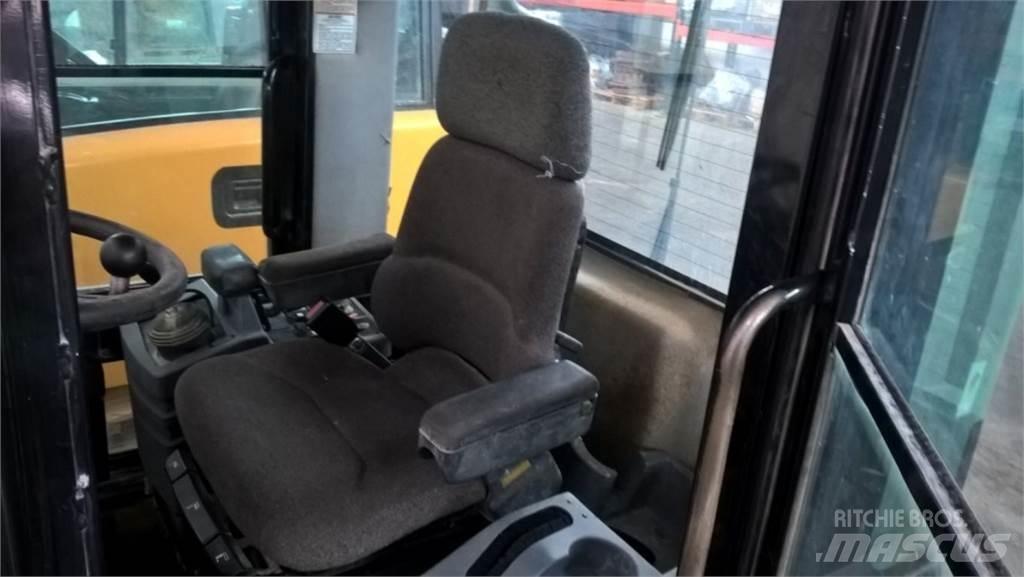 CAT 928G Podvozky a zavesenie kolies