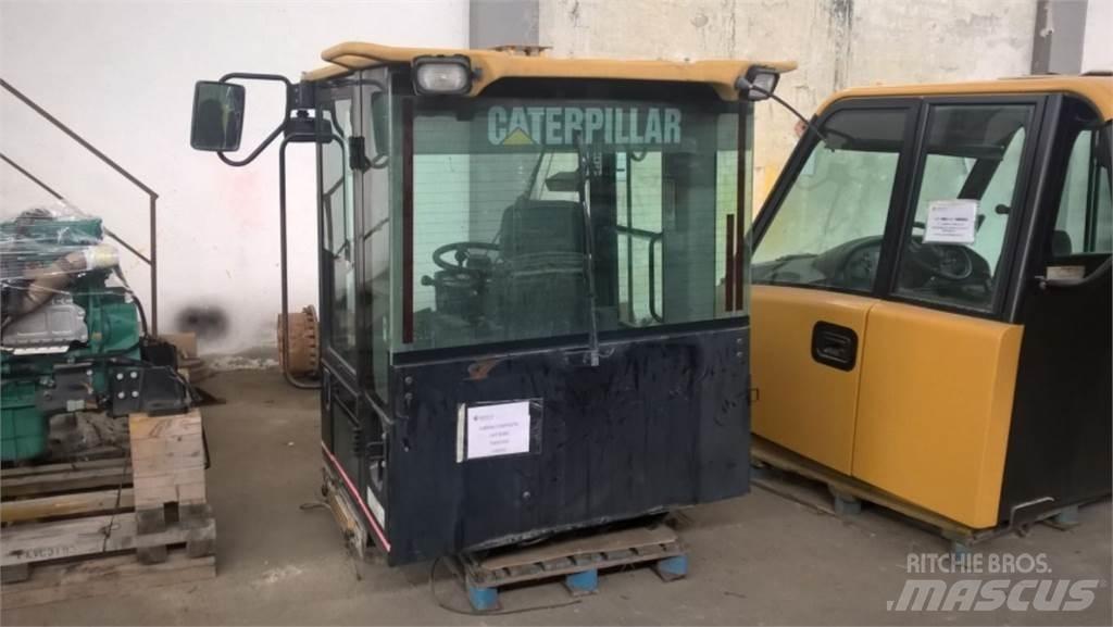 CAT 928G Podvozky a zavesenie kolies