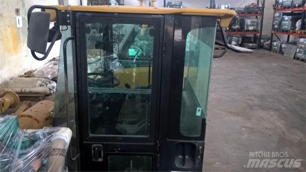 CAT 928G Podvozky a zavesenie kolies