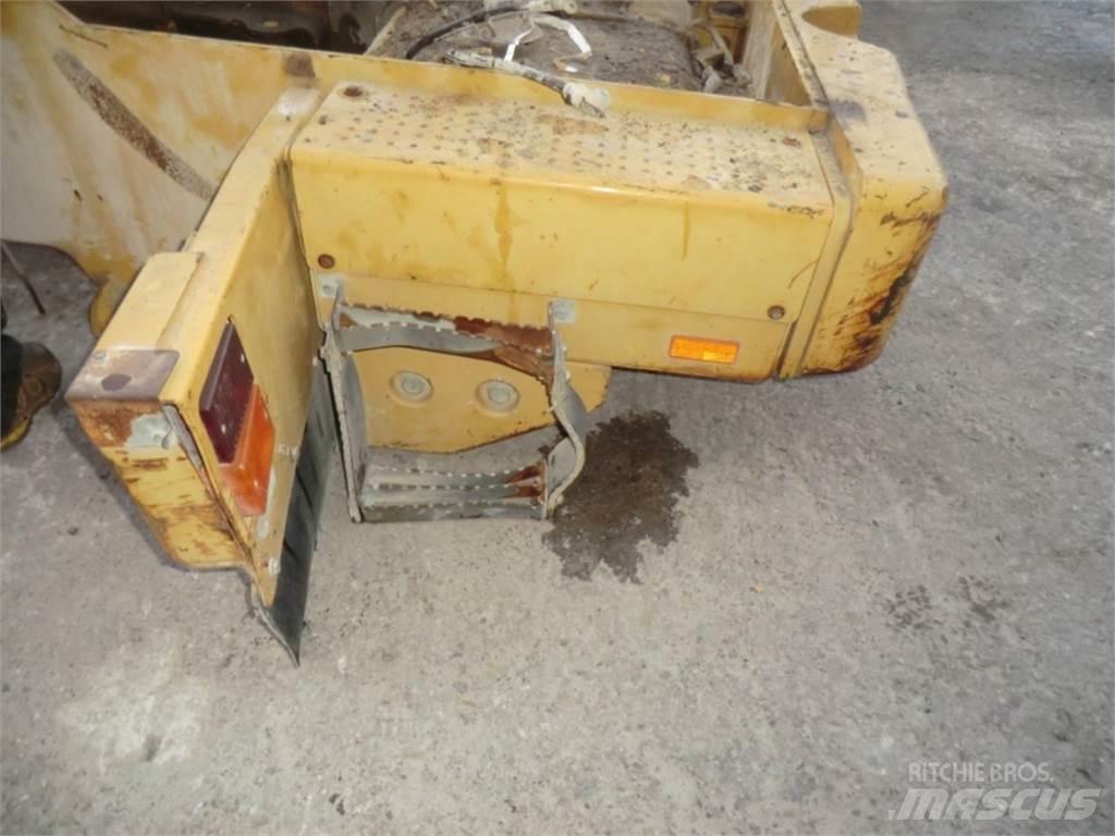 CAT 928G Podvozky a zavesenie kolies