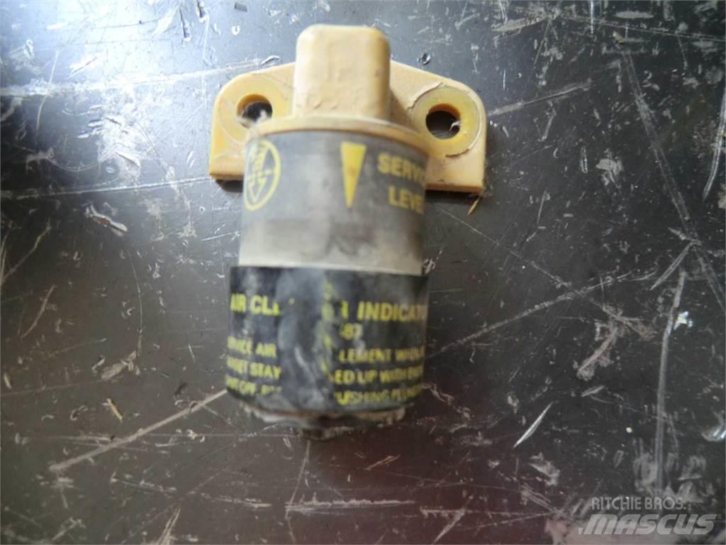 CAT 953 Podvozky a zavesenie kolies
