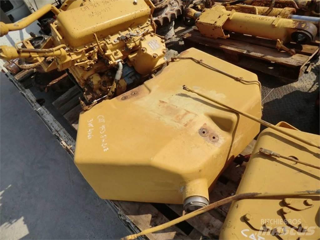 CAT 953 Podvozky a zavesenie kolies