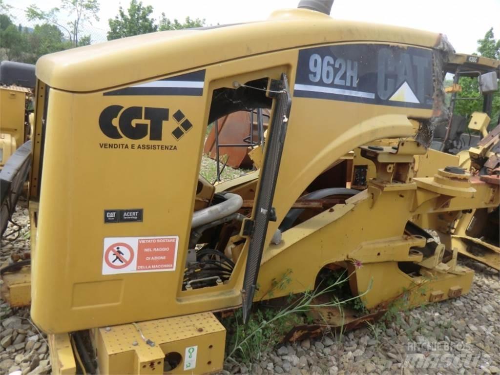 CAT 962H Podvozky a zavesenie kolies