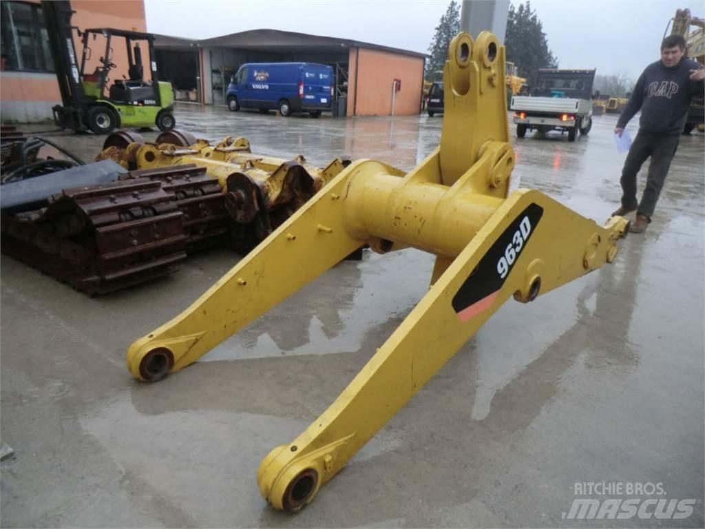 CAT 963D Podvozky a zavesenie kolies