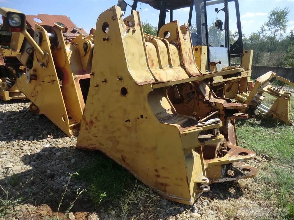 CAT 963D Podvozky a zavesenie kolies
