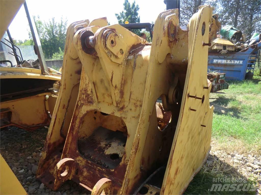 CAT 963D Podvozky a zavesenie kolies