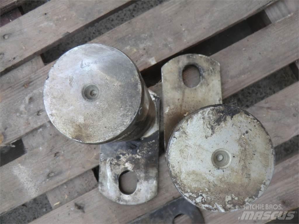 CAT 963D Podvozky a zavesenie kolies