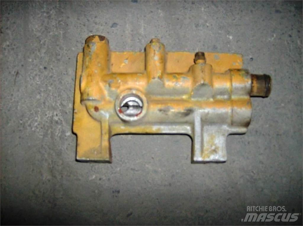 CAT 988 Podvozky a zavesenie kolies