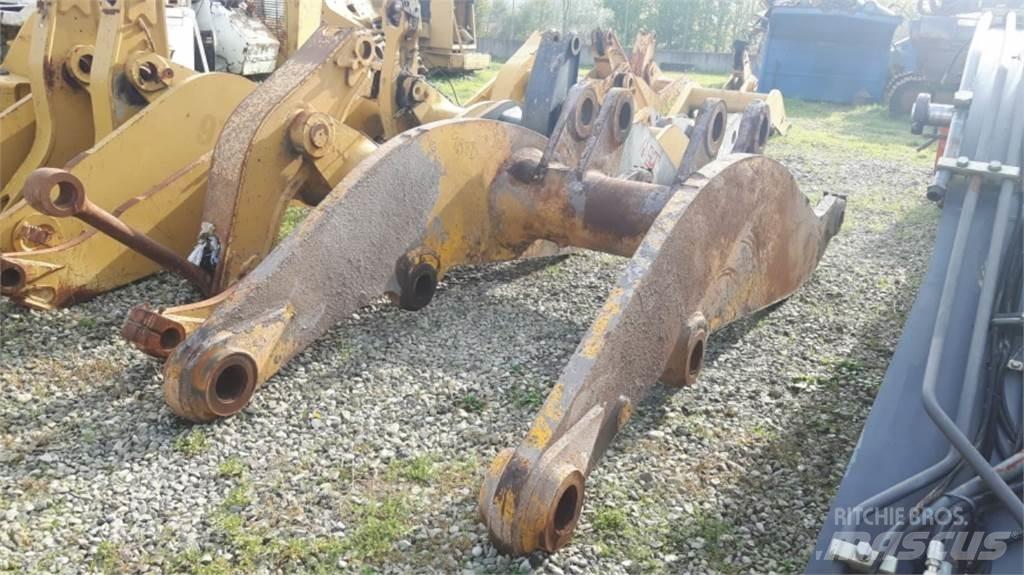 CAT 988B Podvozky a zavesenie kolies