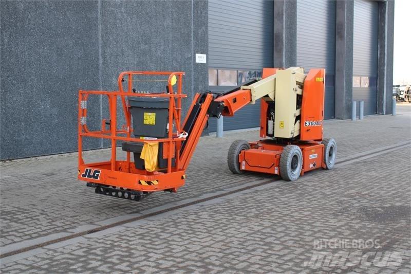 JLG E300AJP Kĺbové plošiny