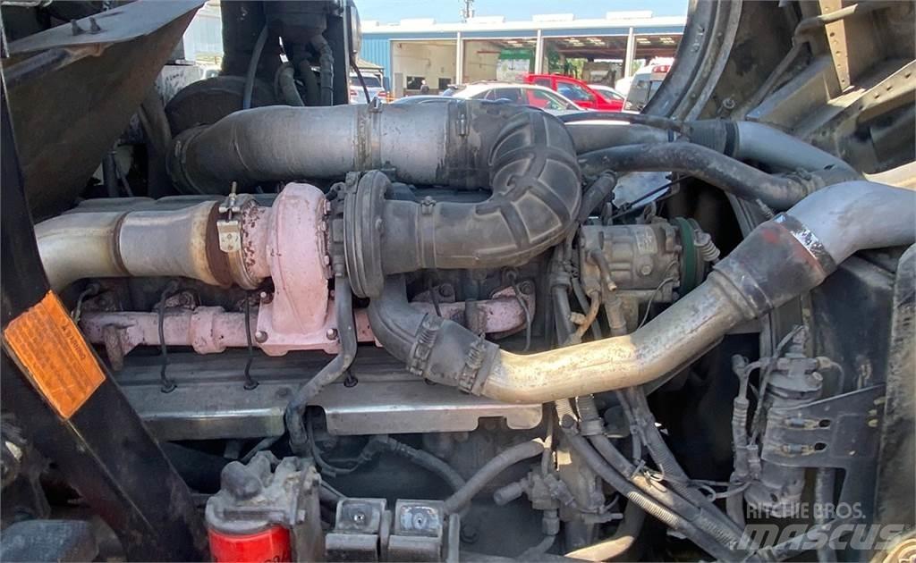 Mack MR688S Smetiarske vozidlá