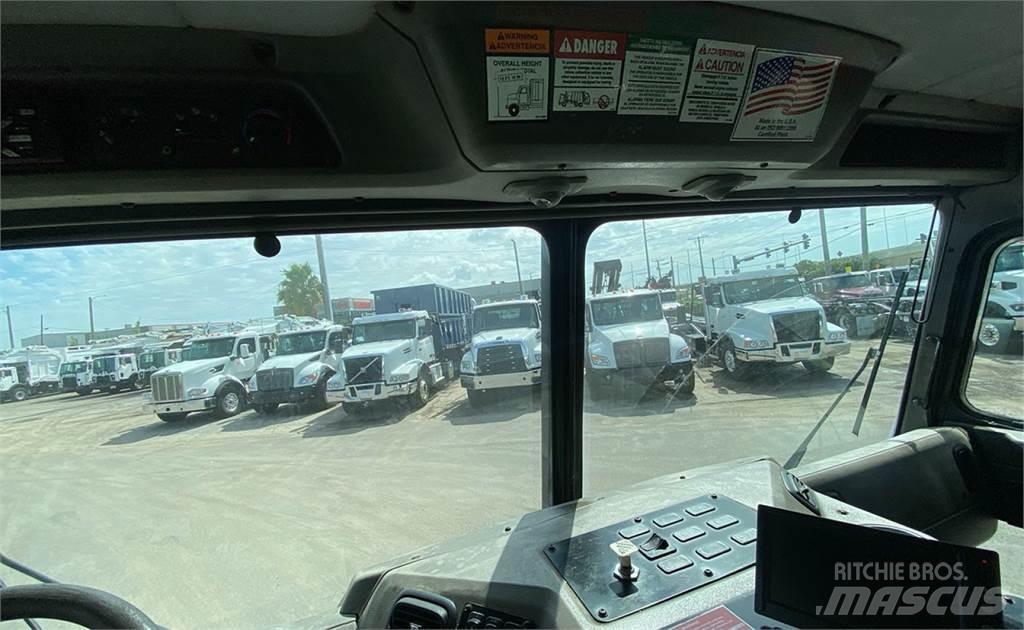 Peterbilt 320 Smetiarske vozidlá