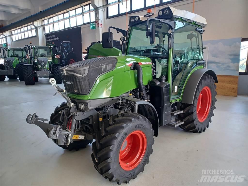 Fendt 211F Traktory
