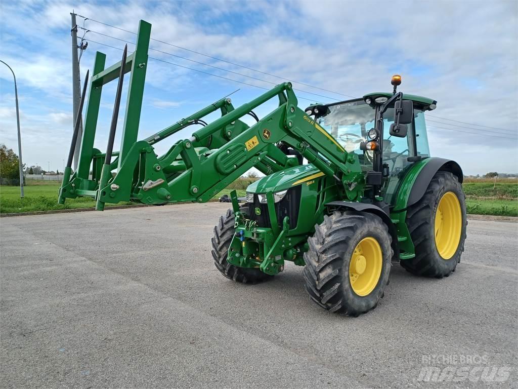 John Deere 5125R Traktory